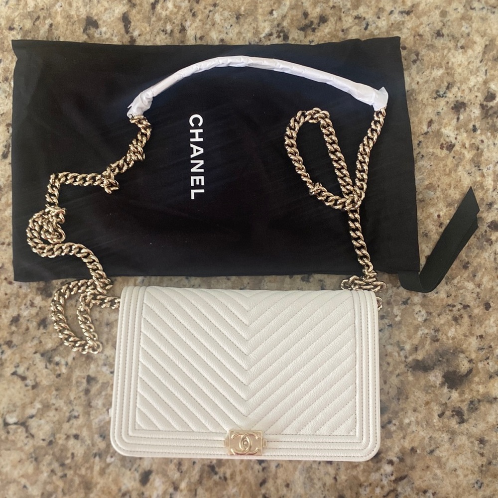 COPY - Chanel Boy Wallet On Chain - White